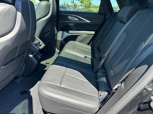 Used 2024 Cadillac Lyriq Luxury AWD/4WD image 15