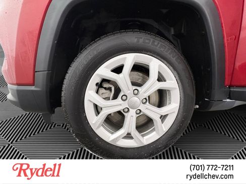 Used 2024 Jeep Compass Latitude image 9