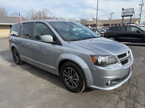 Used 2019 Dodge Grand Caravan GT image 3