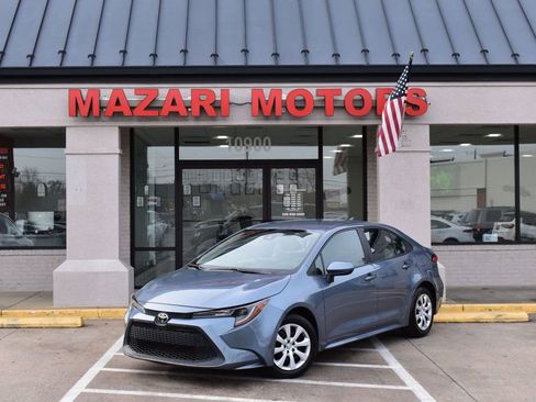 Used 2022 Toyota Corolla LE image 2