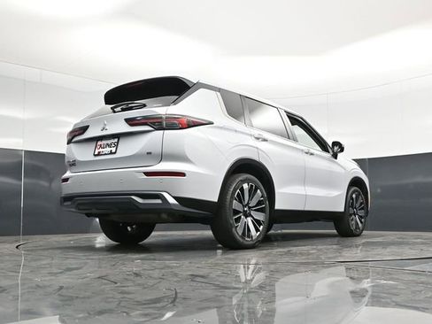Used 2025 Mitsubishi Outlander AWD image 49