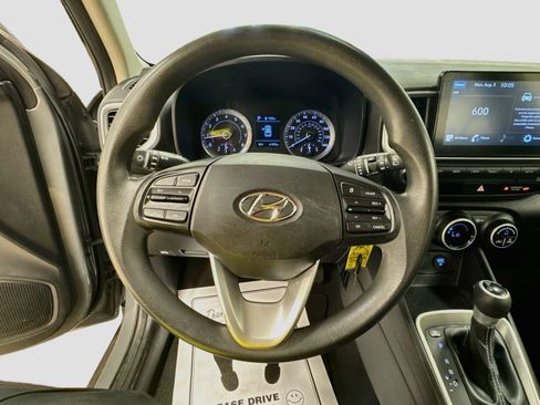 Used 2020 Hyundai Venue SEL FWD image 11