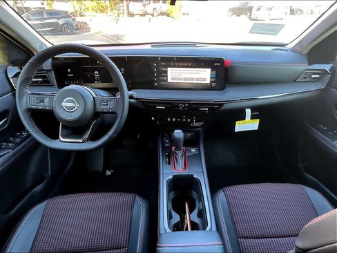 New 2025 Nissan Kicks SR AWD/4WD image 11