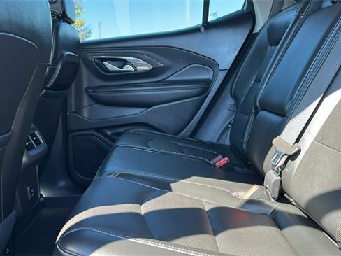 Used 2023 GMC Terrain SLT image 25