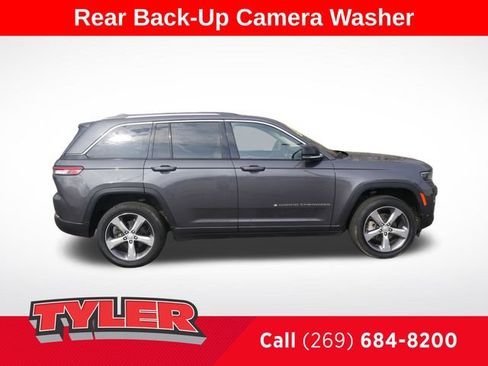 Certified 2022 Jeep Grand Cherokee Limited w/ Luxury Tech Group II AWD/4WD image 9