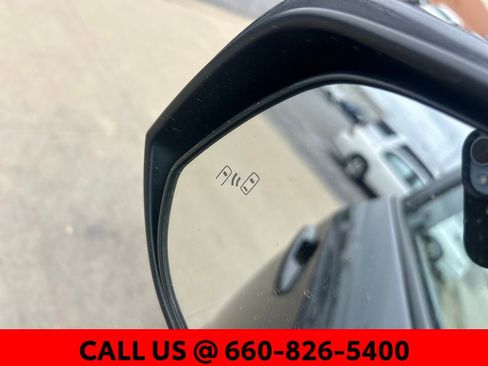 Used 2025 Toyota RAV4 XLE AWD/4WD image 12