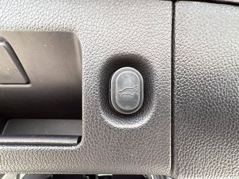 Used 2018 GMC Yukon SLT w/ Premium Edition image 14