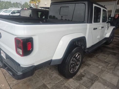 Used 2021 Jeep Gladiator Overland w/ Trailer Tow Package AWD/4WD image 3