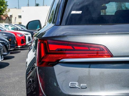 Used 2023 Audi Q5 2.0T Premium w/ Convenience Package image 9