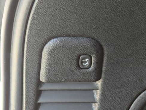 Used 2022 Jeep Grand Cherokee Laredo X image 15