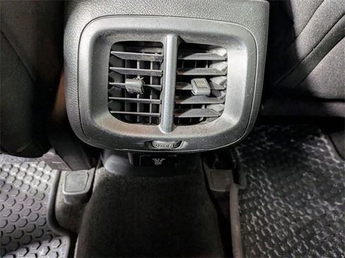 Used 2015 Jeep Cherokee Latitude w/ Cold Weather Group image 24