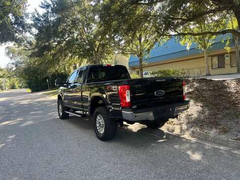 Used 2019 Ford F250 XLT w/ XLT Premium Package image 11