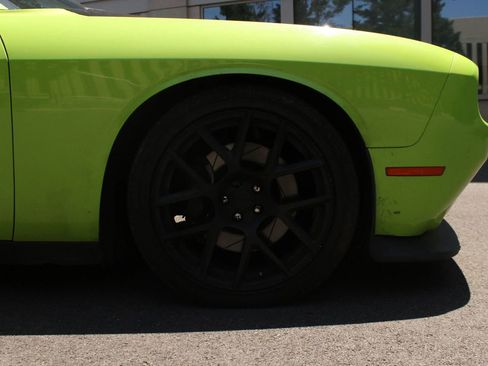 Used 2015 Dodge Challenger R/T Scat Pack w/ Scat Pack Appearance Package RWD image 4