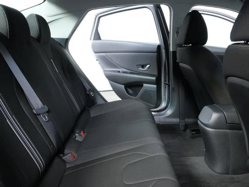 Certified 2023 Hyundai Elantra SEL w/ Convenience Package image 18