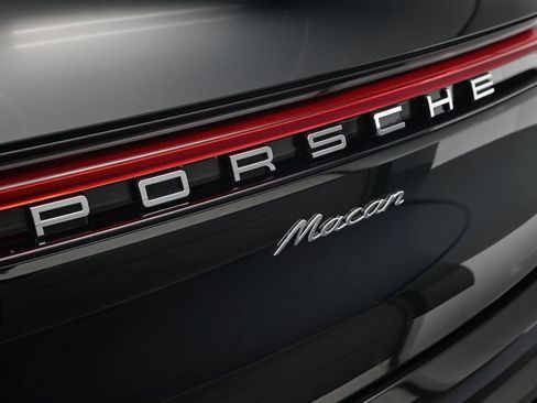 Certified 2026 Porsche Macan AWD/4WD image 25