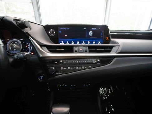 Used 2019 Lexus ES 300h w/ Premium Package FWD image 17