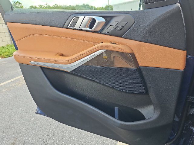 Used 2022 BMW X5 xDrive40i AWD/4WD image 32