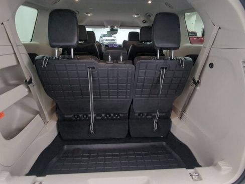 Used 2023 Chrysler Pacifica Touring-L FWD image 28
