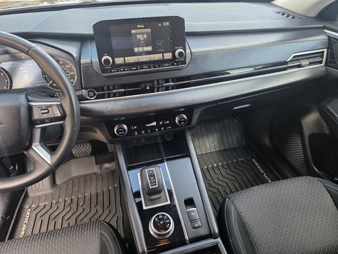 Used 2024 Mitsubishi Outlander ES FWD image 16