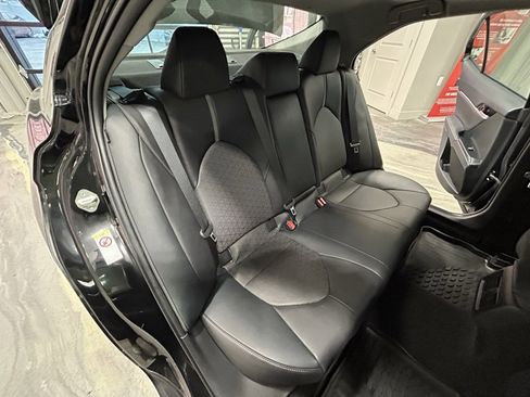 Used 2019 Toyota Camry XSE image 6