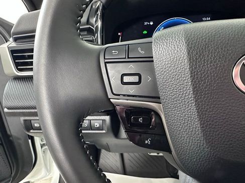 Used 2025 Toyota Camry SE image 22