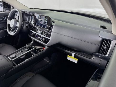 New 2025 Nissan Pathfinder SL image 30