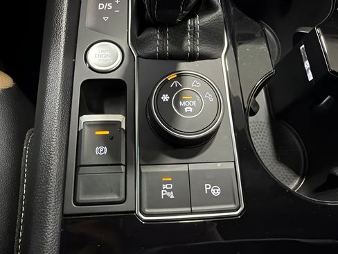 Used 2023 Volkswagen Atlas Cross Sport SEL Premium R-Line AWD/4WD image 24