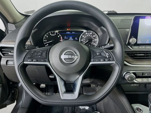 Used 2023 Nissan Altima 2.5 SV FWD image 13