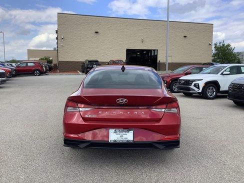 Used 2023 Hyundai Elantra SEL FWD image 5