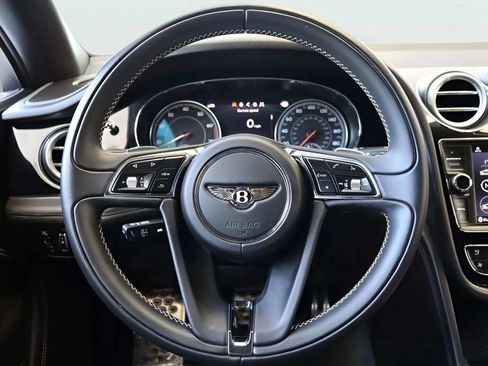 Used 2017 Bentley Bentayga AWD/4WD image 13