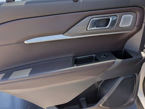 Certified 2025 Ford Explorer Platinum RWD image 13