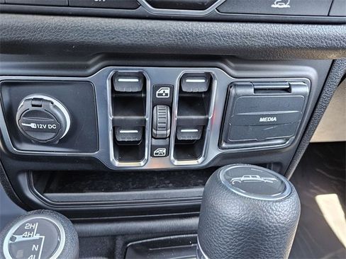 New 2025 Jeep Gladiator Sport image 22