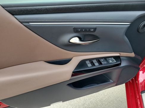 Used 2024 Lexus ES 350 w/ Premium Package FWD image 19