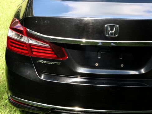 Used 2016 Honda Accord LX image 17