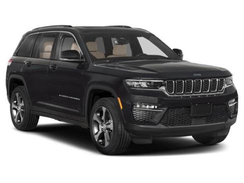 Used 2023 Jeep Grand Cherokee Summit w/ Luxury Tech Group V AWD/4WD image 9