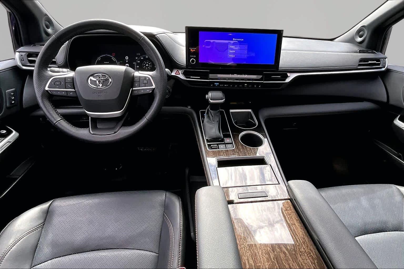Used 2025 Toyota Sienna Limited FWD image 16
