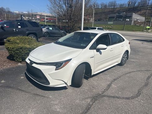 Used 2021 Toyota Corolla LE FWD image 1