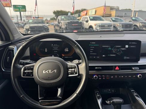 Used 2024 Kia Sorento S FWD image 9