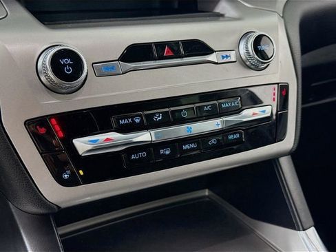 Certified 2022 Ford Explorer XLT w/ Equipment Group 202A image 15