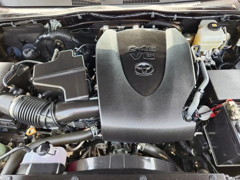 Used 2021 Toyota Tacoma TRD Off-Road w/ TRD Premium Off Road Package image 25