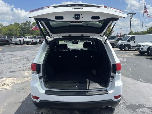 Used 2021 Jeep Grand Cherokee Laredo X RWD image 12
