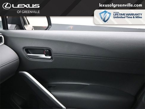 Used 2024 Toyota Corolla Cross XSE image 19