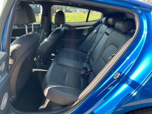 Used 2018 Kia Stinger GT1 AWD/4WD image 11