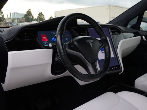 Used 2019 Tesla Model X 75D image 16