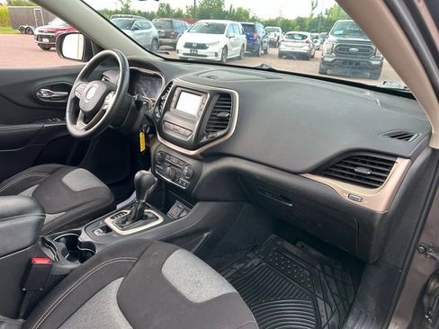 Used 2014 Jeep Cherokee Latitude FWD image 30