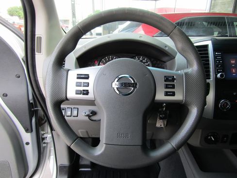 Used 2019 Nissan Frontier SV AWD/4WD image 13