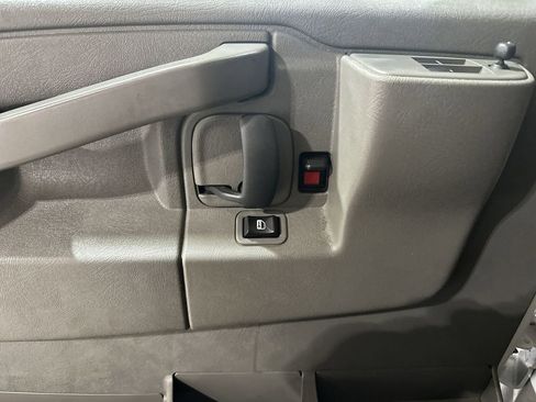 Used 2024 GMC Savana 2500 w/ Driver Convenience Package image 14