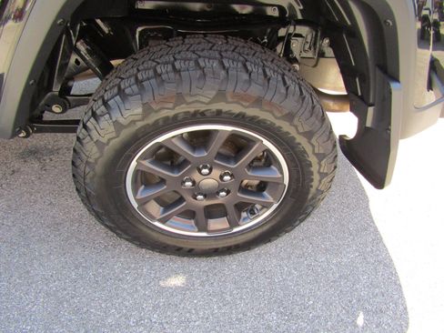 Used 2023 Jeep Gladiator Overland AWD/4WD image 10