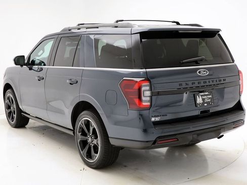 Used 2022 Ford Expedition Limited image 7