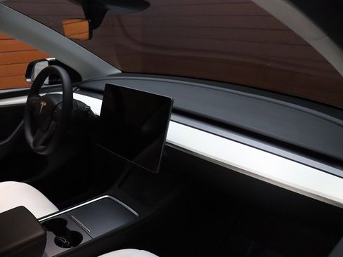 Used 2023 Tesla Model Y Performance image 36